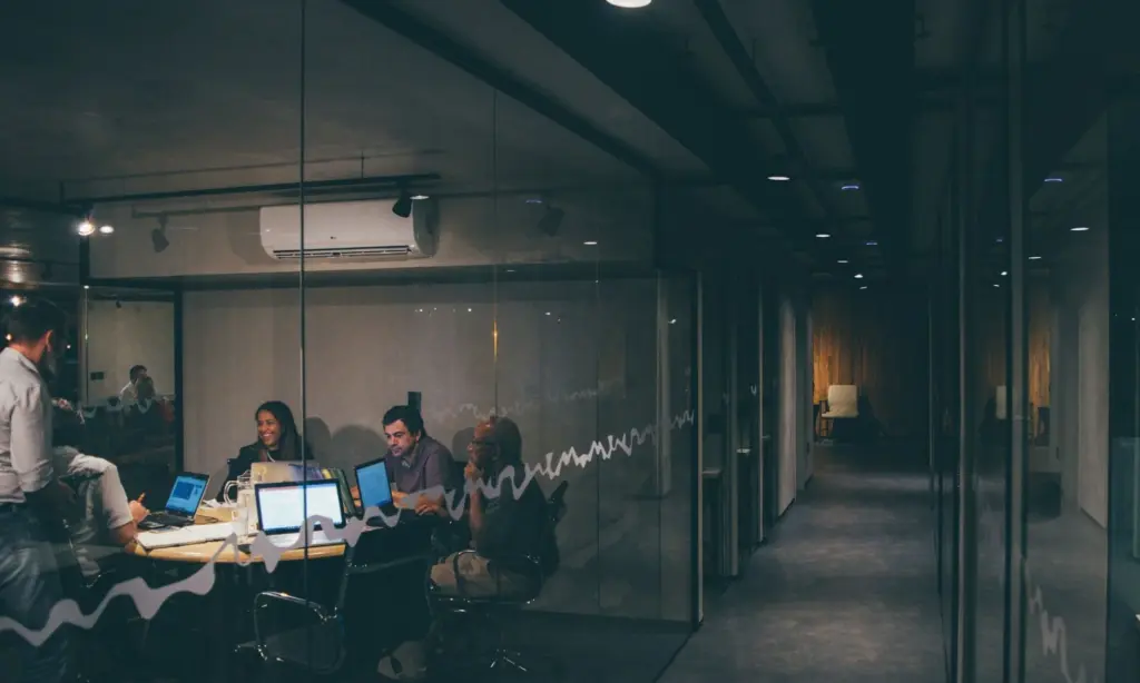 Bukan Cuma Gaji Kecil, Pindah Kerja dari Jakarta ke Jogja Juga Mesti Siap dengan Budaya Pekewuh yang Memperlambat Kerjaan Mojok.co