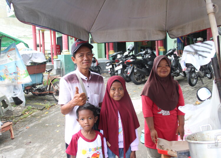 Purnomo dan keluarga. MOJOK.CO