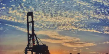 Kerja Jakarta, Tinggal Bekasi Pulang Jogja Disambut UMR Sialan (Unsplash)