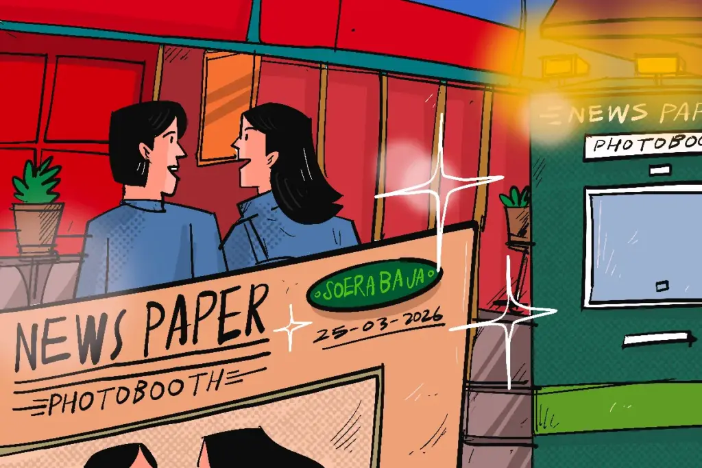 Alumnus UT Dapat Cuan dari Tren Foto Newspaper Photobooth di Jalan Tunjungan Surabaya. MOJOK.CO