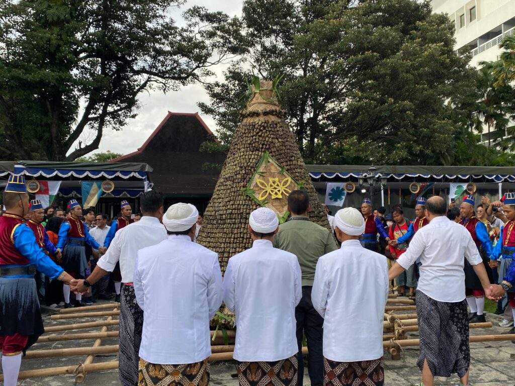 Modernitas dan Tradisi Menyatu dalam Perayaan Dua Dekade Plaza Ambarrukmo.MOJOK.CO