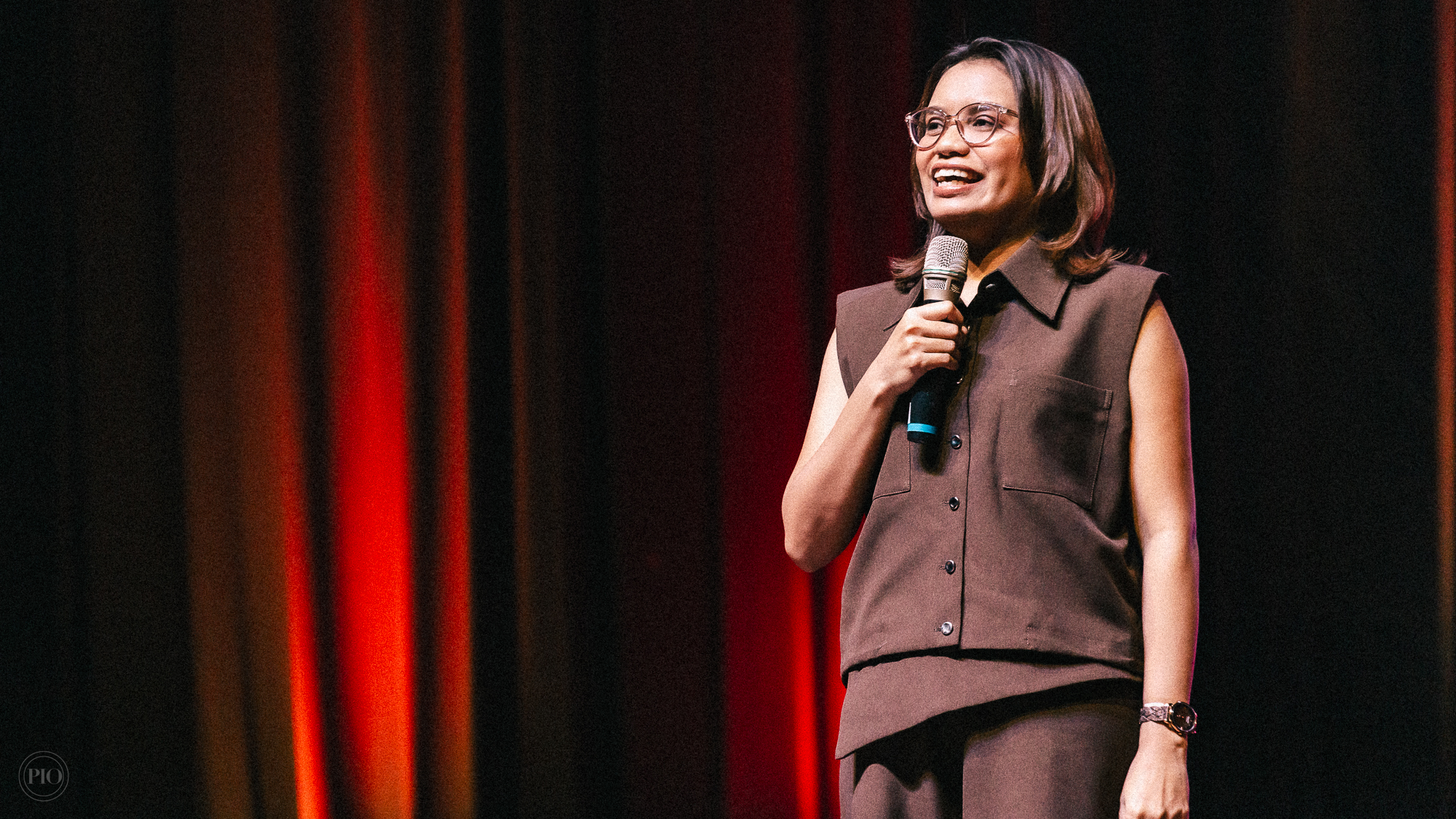 Pertunjukan stand-up comedy Pertigapuluhan Priska Baru Segu akan hadir di Yogyakarta MOJOK.CO