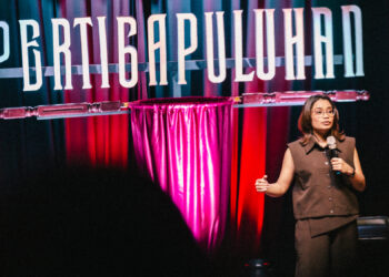 Pertunjukan stand-up comedy Pertigapuluhan Priska Baru Segu akan hadir di Yogyakarta MOJOK.CO