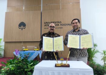 AMSI dan UAJY kerja sama untuk ciptakan media yang sehat. Penandatanganan diwakili Rektor UNY Sri Nurhartanto dan Ketua AMSI Pusat Wahyu Dyatmika. (Istimewa)