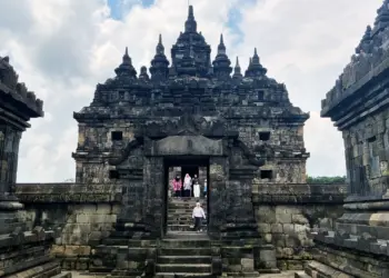 Menikmati Kenyamanan di Candi Plaosan, Hidden Gem Klaten dengan Nuansa Magis nan Elok untuk Healing Mojok.co