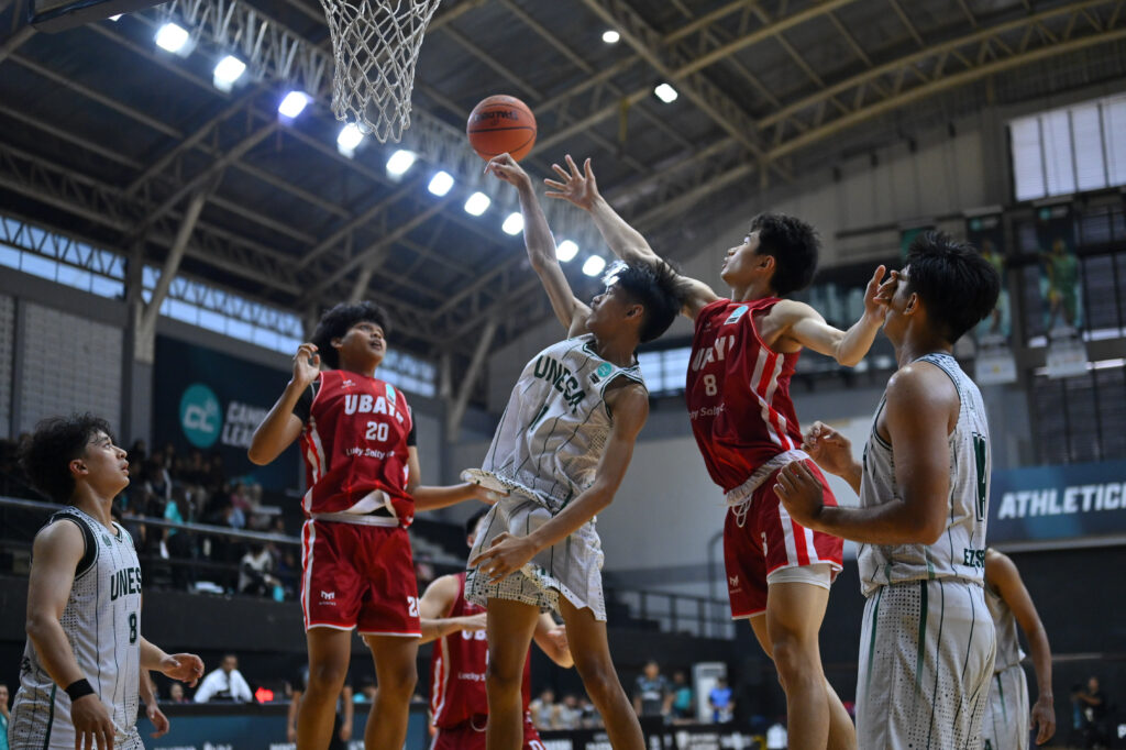 Semifinal Kompetisi Basket Campus League musim perdana Regional Surabaya hujan skor. Universitas Surabaya (Ubaya) jadi raja Jawa Timur MOJOK.CO