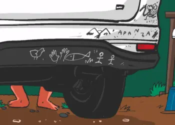 Ribetnya punya mobil di desa. Bisa menjadi musuh masyarakat perkara parkir. Rawan jadi korban iseng bocil-bocil nakal MOJOK.CO