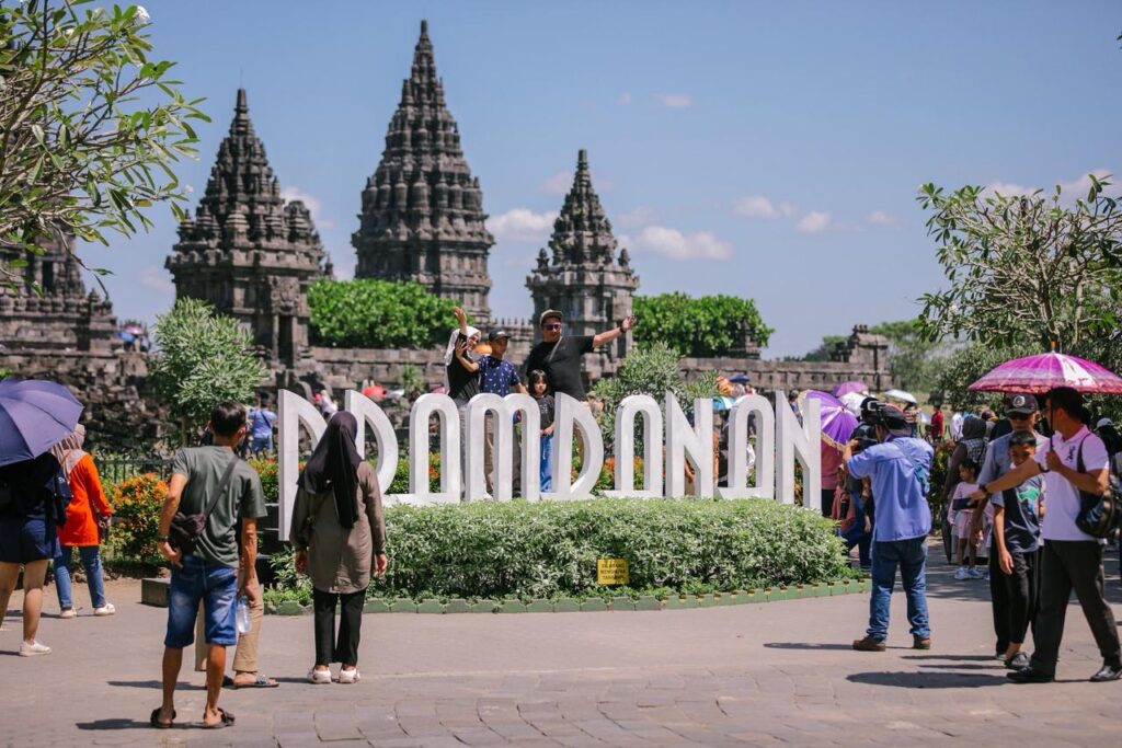 Pengunjung Candi Pramabanan di Jogja selama Lebaran 2026. (sumber: InJourney)
