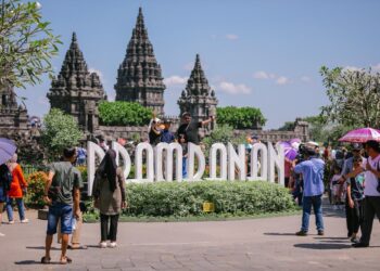 Pengunjung Candi Pramabanan di Jogja selama Lebaran 2026. (sumber: InJourney)