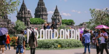 Pengunjung Candi Pramabanan di Jogja selama Lebaran 2026. (sumber: InJourney)