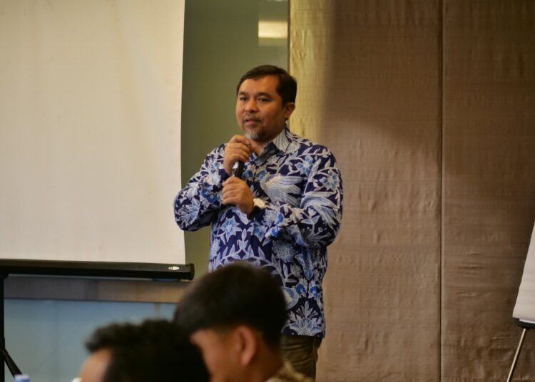 Ketua Umum AMSI, Wahyu Dhyatmika, dalam sambutannya di workshop bareng Meta untuk jurnalisme berkualitas di ers AI MOJOK.CO