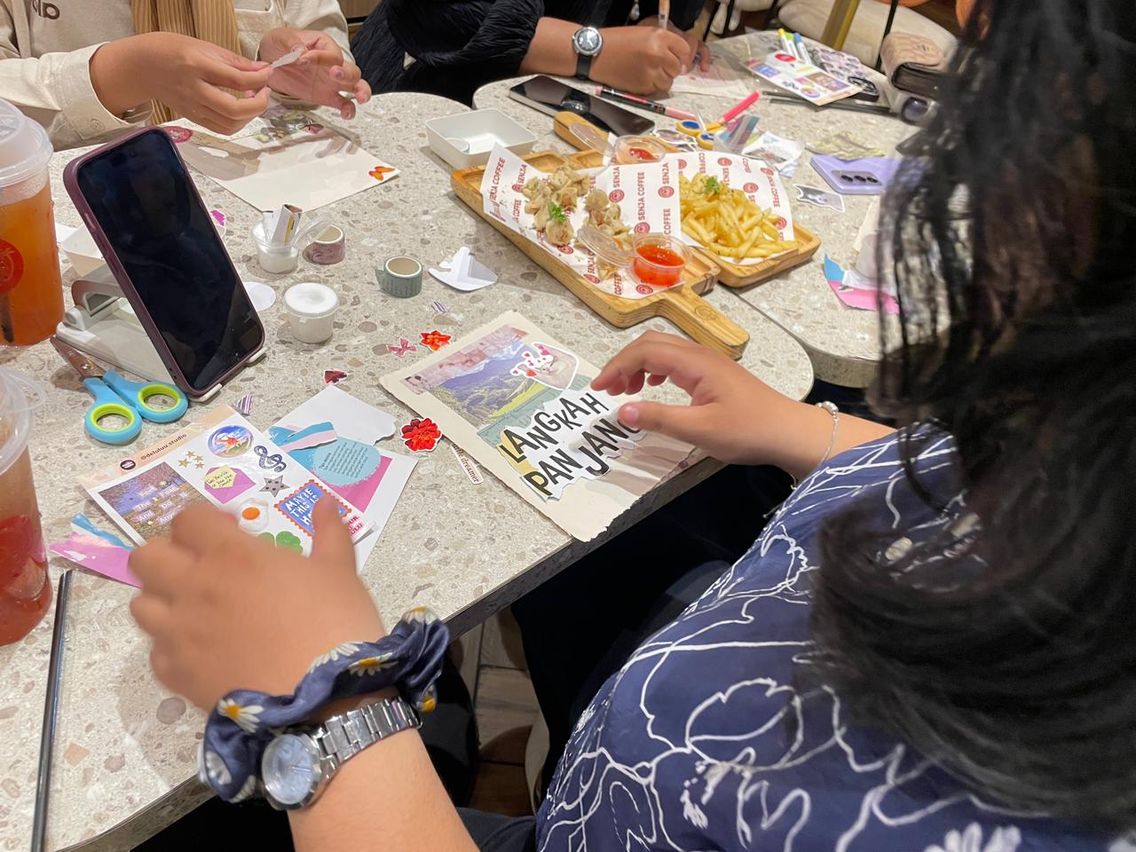 Proses journaling (Mojok.co/Shofiatunnisa Azizah)