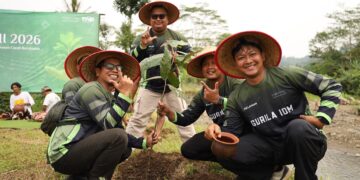 Aksi tanam 100 pohon gayam di sekitar Candi Borobudur, Magelang. MOJOK.CO