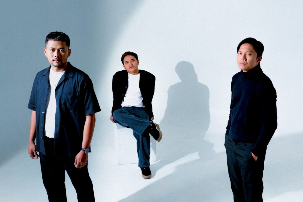 YUHU. Rilis Single Baru “Bertemu Di Sini”, Definisi Rindu Itu Bersifat Universal.MOJOK.CO