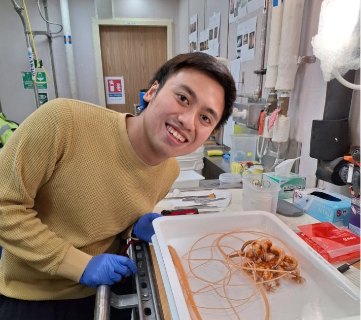 Ezra Timothy Nugroho, alumnus UGM pada ekspedisi di Antartika (dok. UGM)