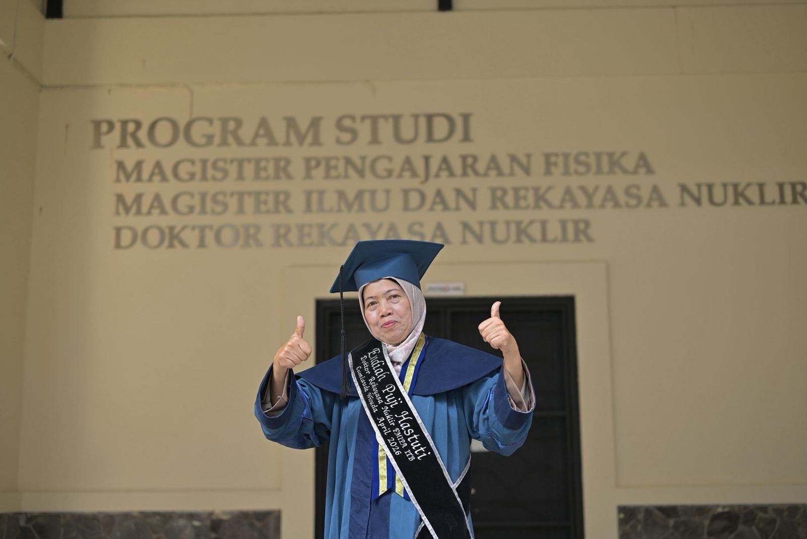Lulusan S3 ITB di usia 62 tahun. MOJOK.CO