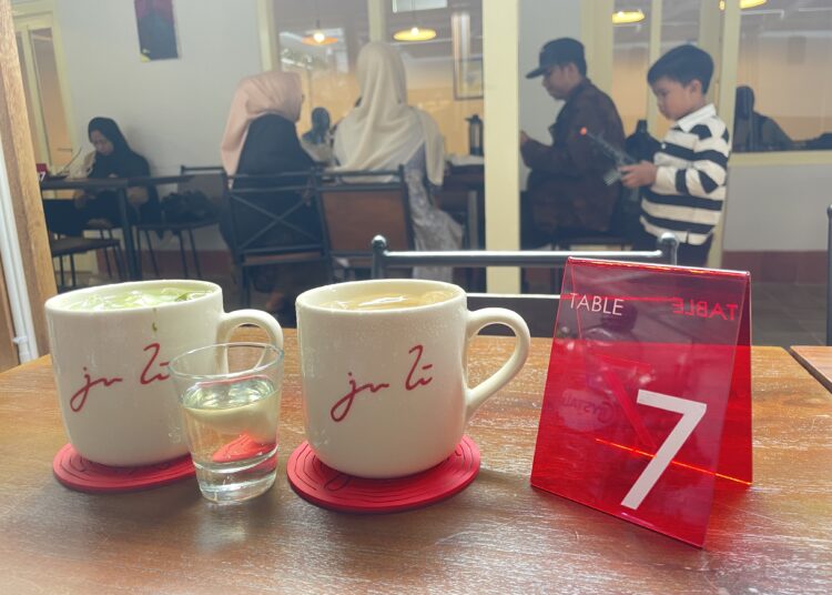 Kopi di Juli Bakery & Cafe, Klaten, pada Minggu (26/4/2026). MOJOK.CO