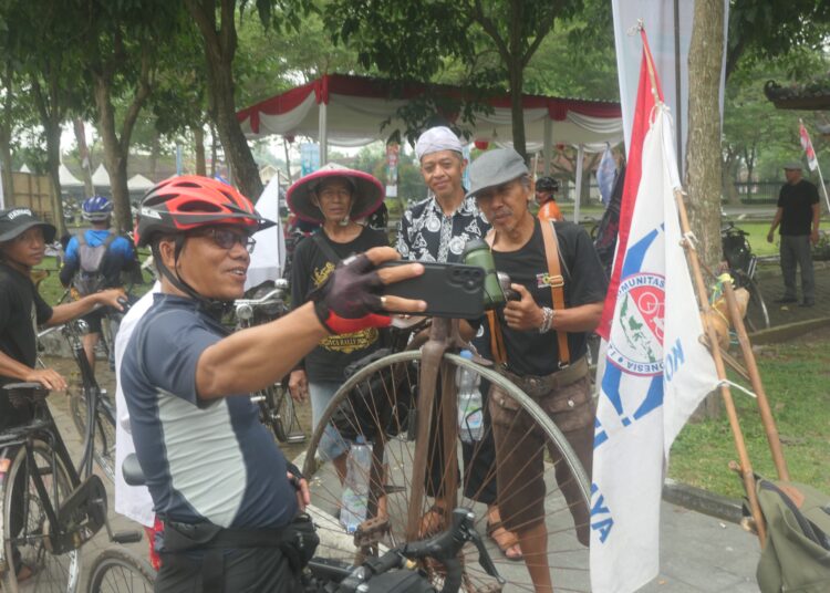 Peserta sekaligus pemilik sepeda klasik. MOJOK.CO