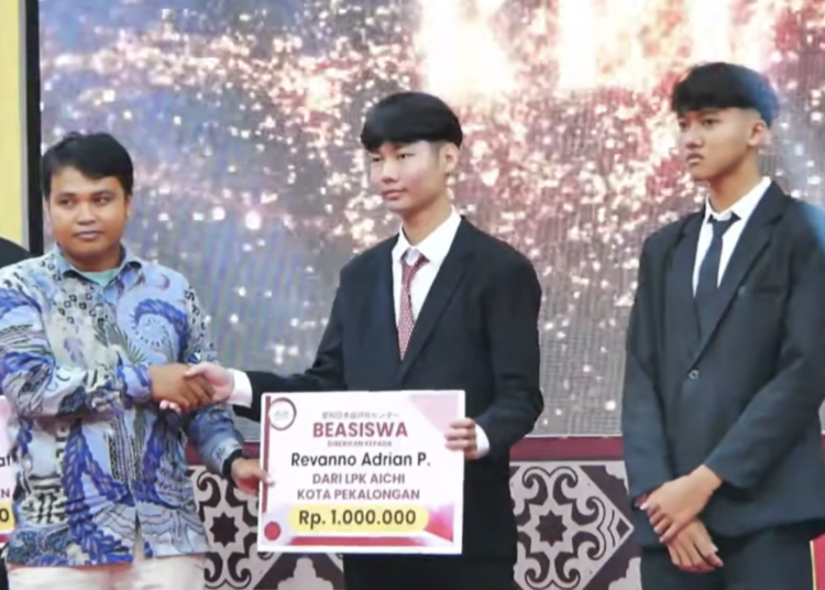 Revanno dapat beasiswa. MOJOK.CO