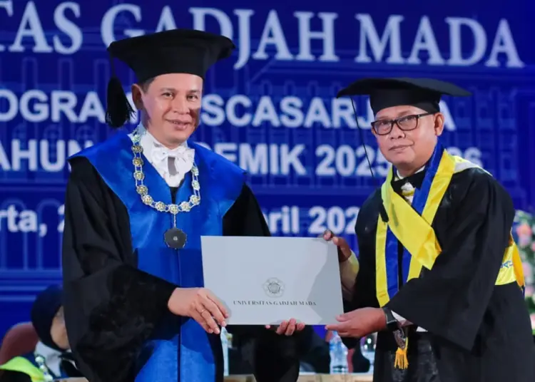 Djoko wisuda. MOJOK.CO
