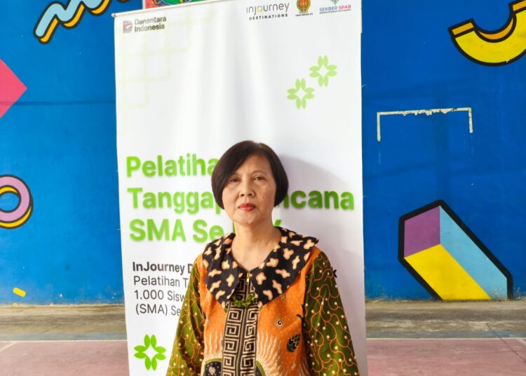 Wakil Kepala Sekolah SMAN 1 Kalasan Bidang Humas, Aris Widaryanti (60). MOJOK.CO