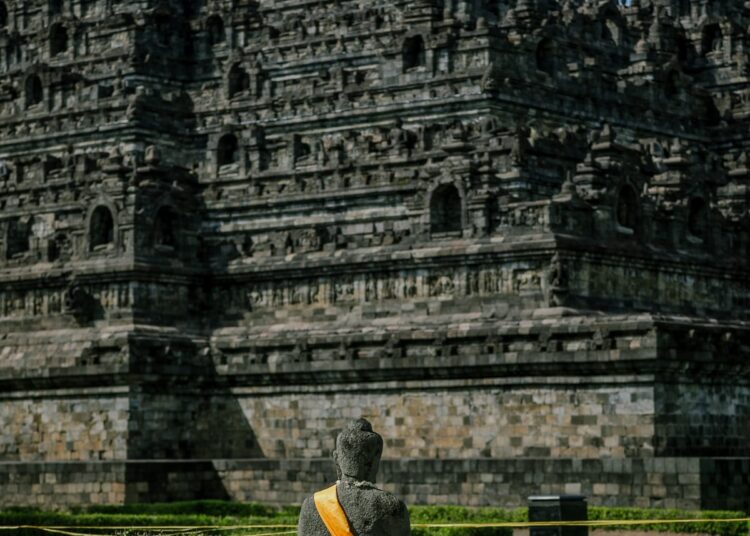 Arca Unfinished Buddha di Lapangan Kenari. MOJOK.CO