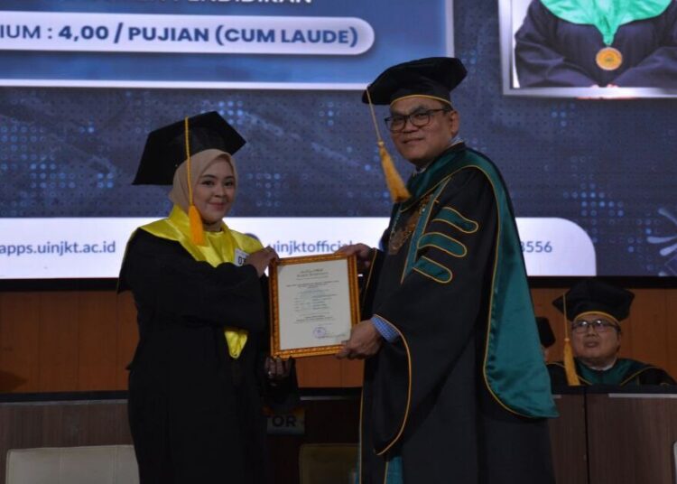 Cerita Mafatihatul Maghfirah: Mahasiswi Madura kuliah di UIN Syarif Hidayatullah Jakarta dengan jualan risol hingga lulus tanpa skripsi MOJOK.CO