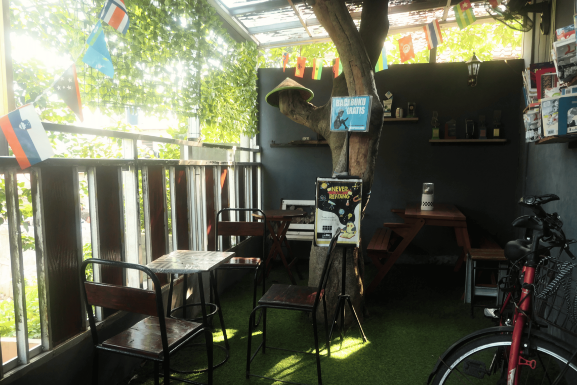 Ruang baca buku gratis. MOJOK.CO