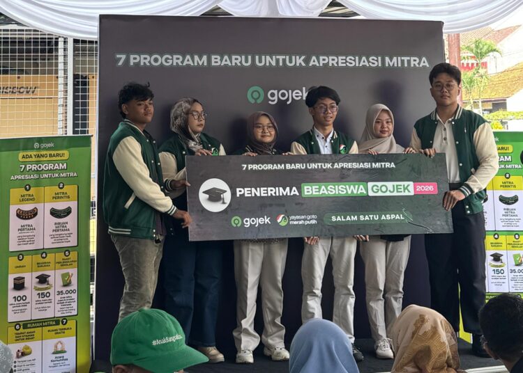 Para penerima beasiswa Gojek. MOJOK.CO