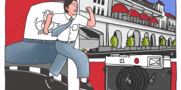 Usai lulus SMA jadi fotografer di Kota Lama Surabaya. MOJOK.CO