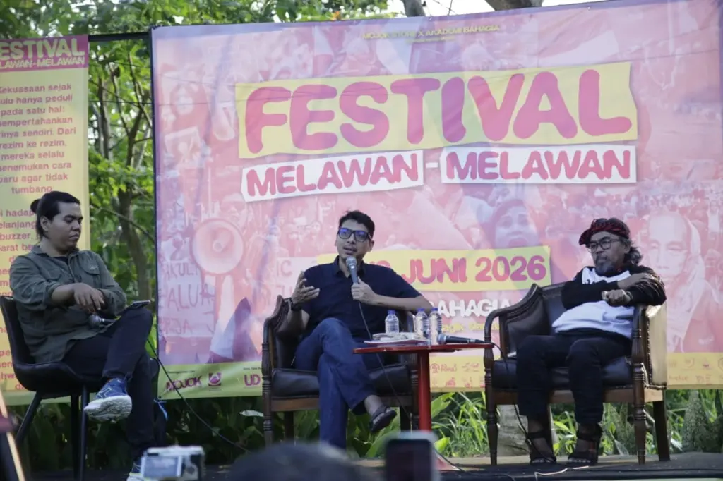 Mas Uceng sebagai narasumber Festival Melawan-Melawan. Ia menyampaikan perlawanan masyarakat sipil perlahan telah terbunuh oleh rezim.
