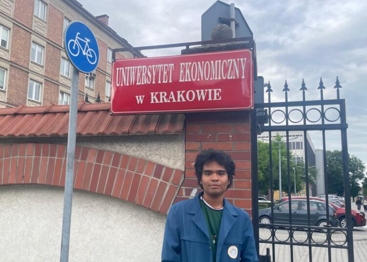 Kenny sempat gagal beasiswa beruntun hingga lolos Erasmus untuk kuliah di Eropa. MOJOK.CO