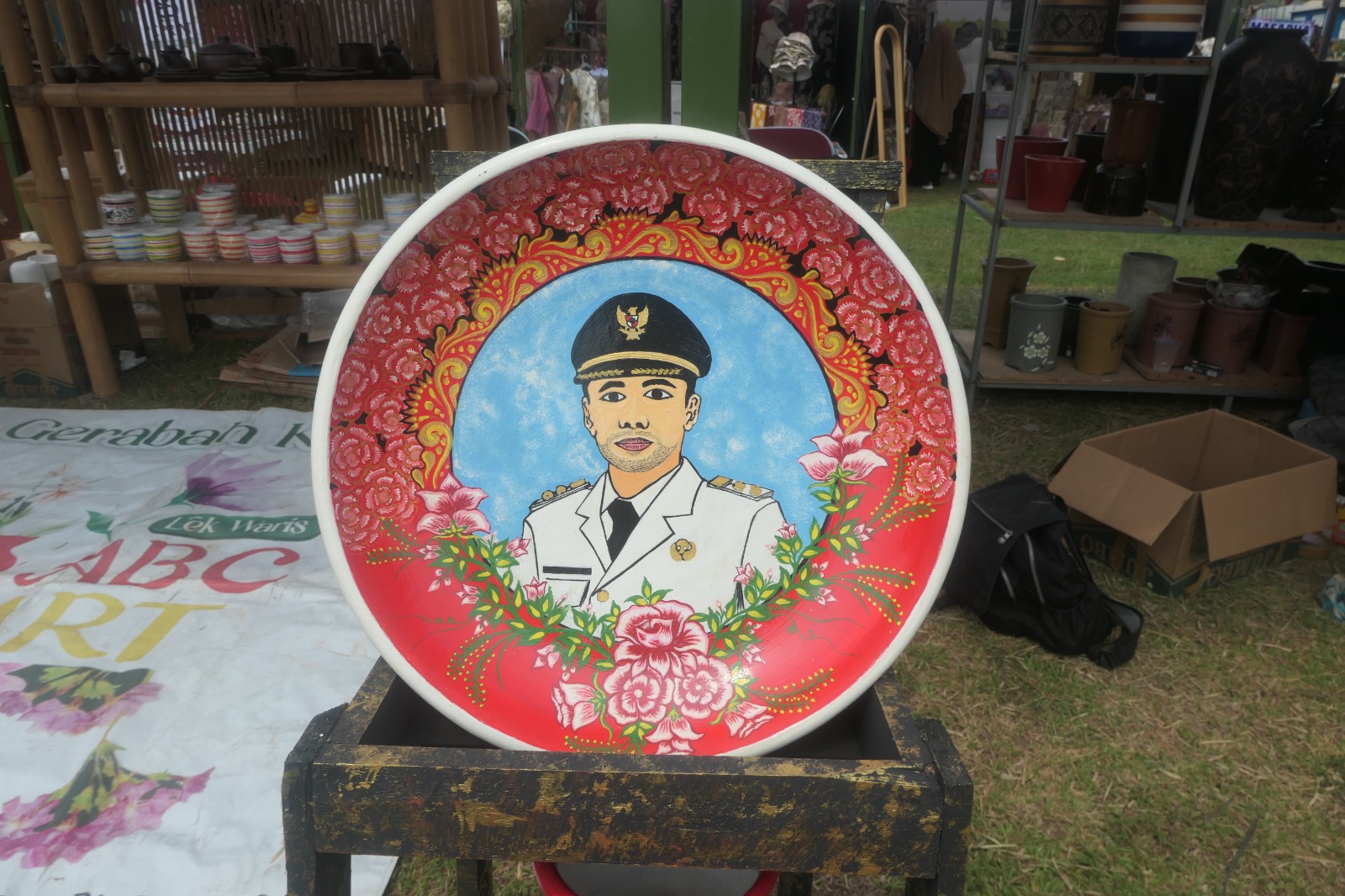 gerabah lukis khas Klaten.MOJOK.CO