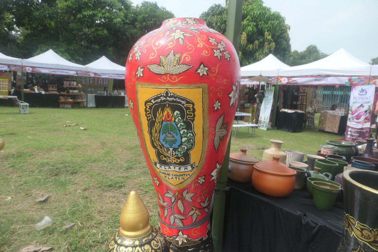 gerabah lukis khas Klaten.MOJOK.CO