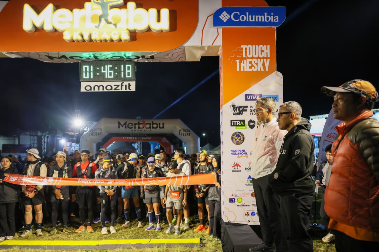 Event lari Merbabu Skyrace makin diminati banyak orang lintas negara, jadi potensi sport tourisme di Jawa Tengah dengan daya tarik lari lintas alam di Gunung Merbabu MOJOK.CO