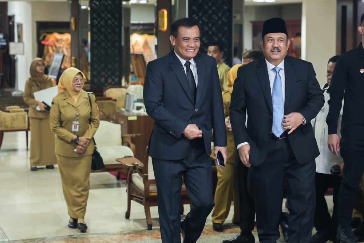 Gubernur Jawa Tengah Ahmad Luthfi menerima kunjungan kerja Menteri Perencanaan Pembangunan Nasional (PPN)/Kepala Badan Perencanaan Pembangunan Nasional (Bappenas) Rachmat Pambudy MOJOK.CO