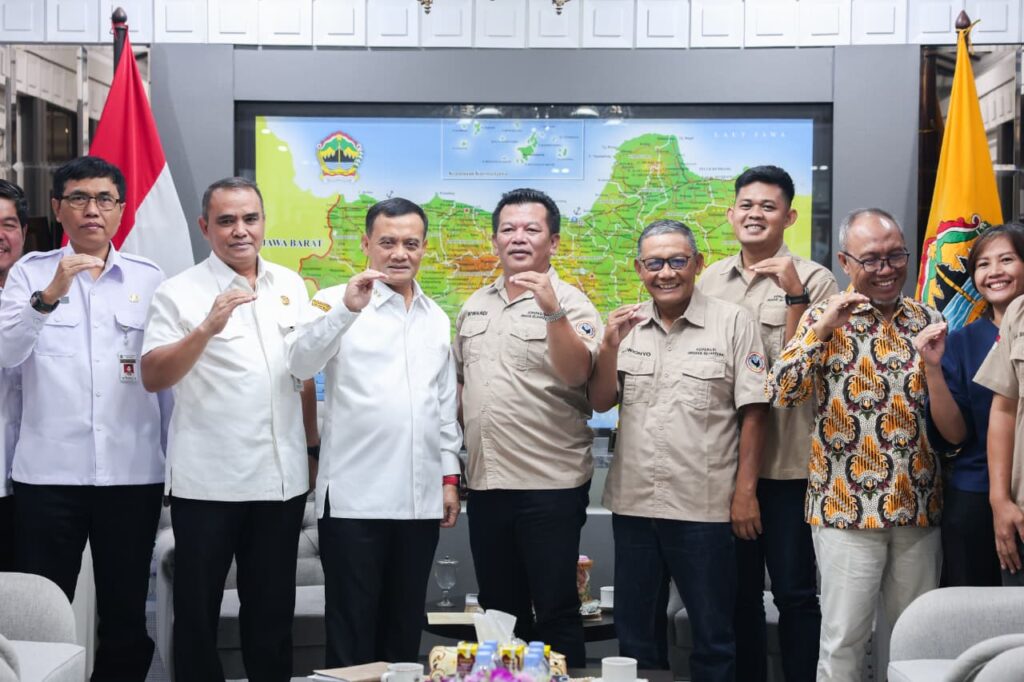 Audiensi antara KPUS dan Gubernur Jawa Tengah Ahmad Luthfi terkait anjloknya harga telur di Jateng MOJOK.CO