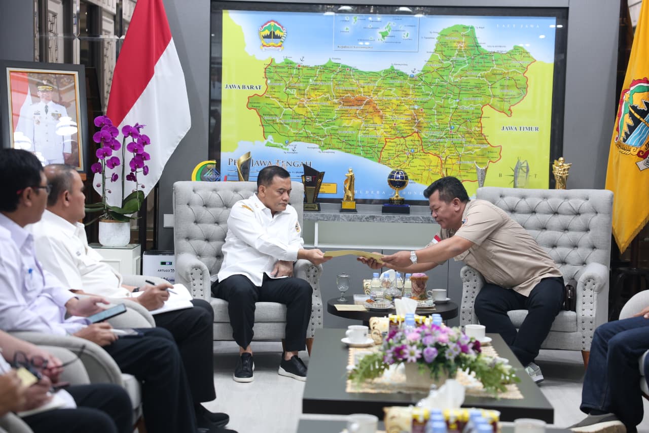 Audiensi antara KPUS dan Gubernur Jawa Tengah Ahmad Luthfi terkait anjloknya harga telur di Jateng MOJOK.CO