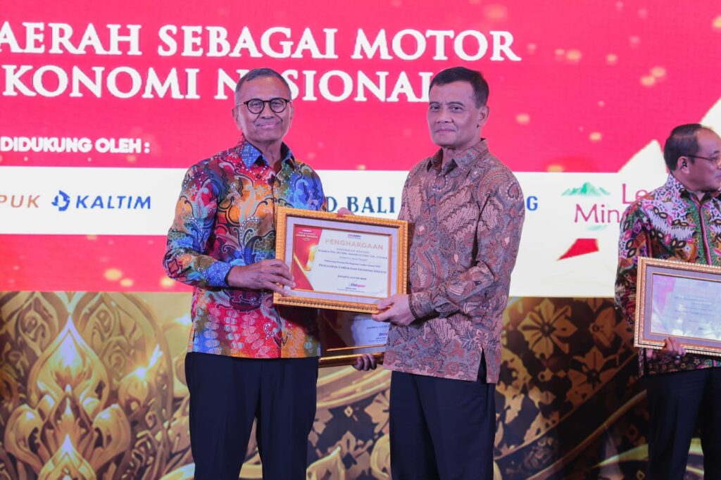 Gubernur Jawa Tengah Ahmad Luthfi terima penghargaan karena pembinaan UMKM dan ekonomi kreatif di Jateng MOJOK.CO