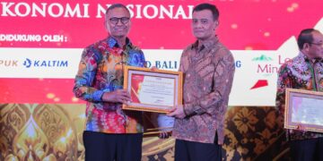 Gubernur Jawa Tengah Ahmad Luthfi terima penghargaan karena pembinaan UMKM dan ekonomi kreatif di Jateng MOJOK.CO