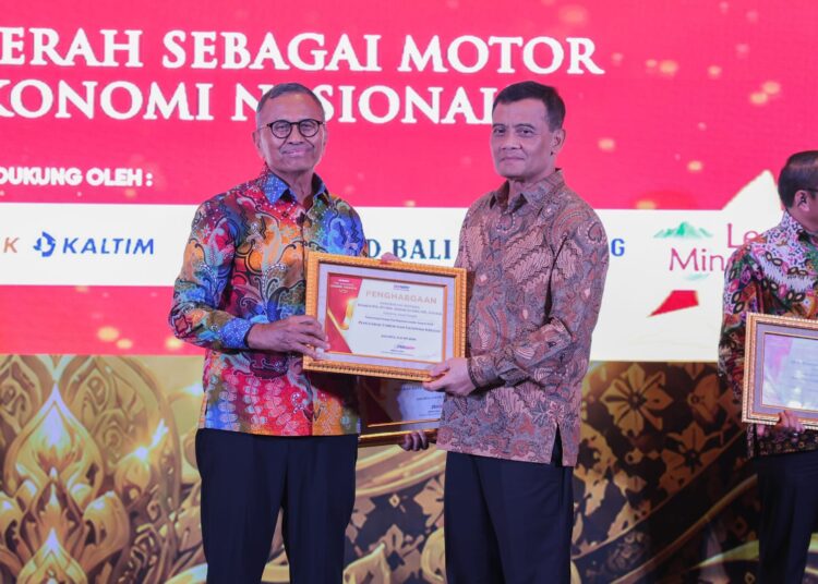 Gubernur Jawa Tengah Ahmad Luthfi terima penghargaan karena pembinaan UMKM dan ekonomi kreatif di Jateng MOJOK.CO