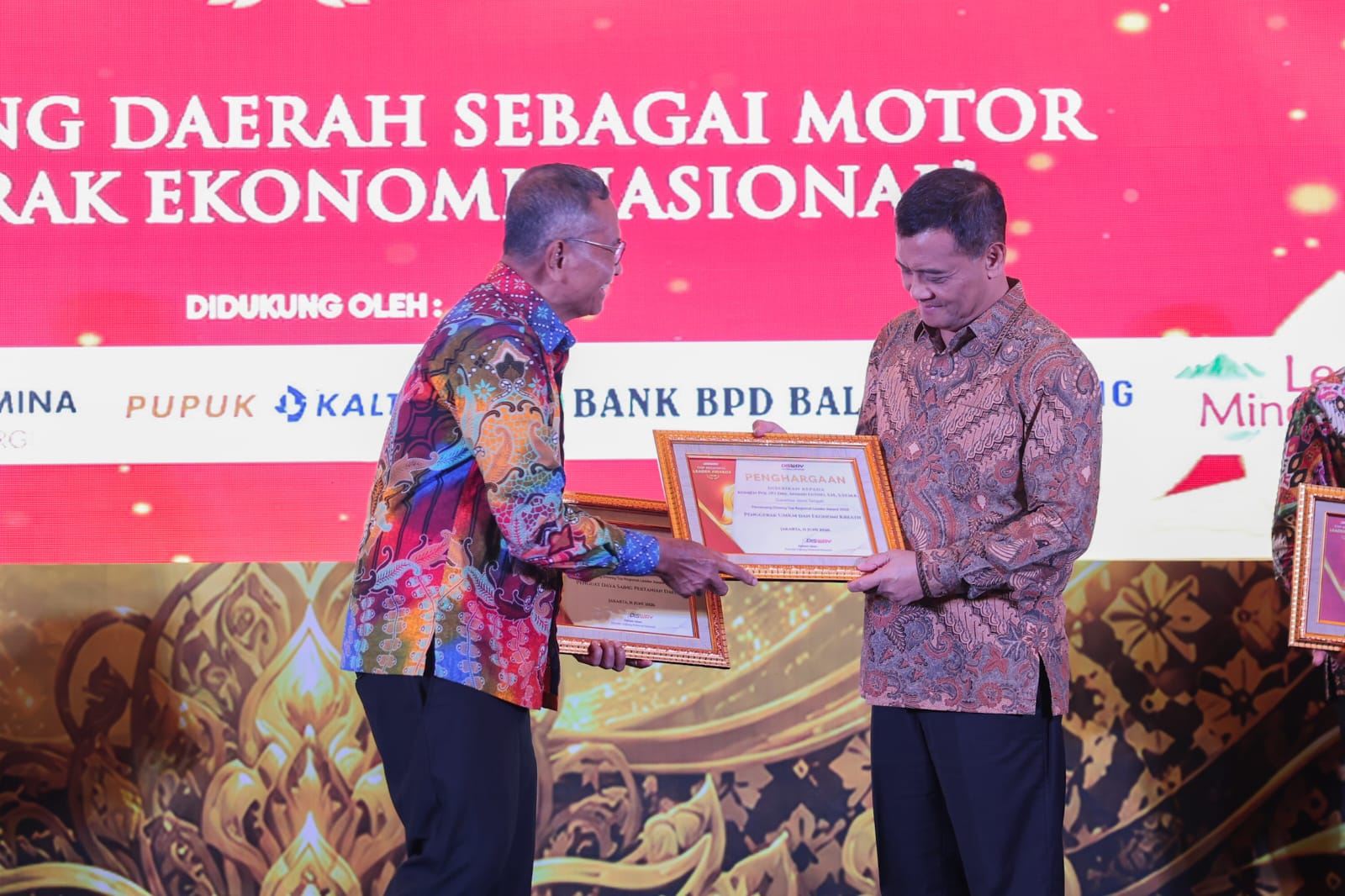 Gubernur Jawa Tengah Ahmad Luthfi terima penghargaan karena pembinaan UMKM dan ekonomi kreatif di Jateng MOJOK.CO