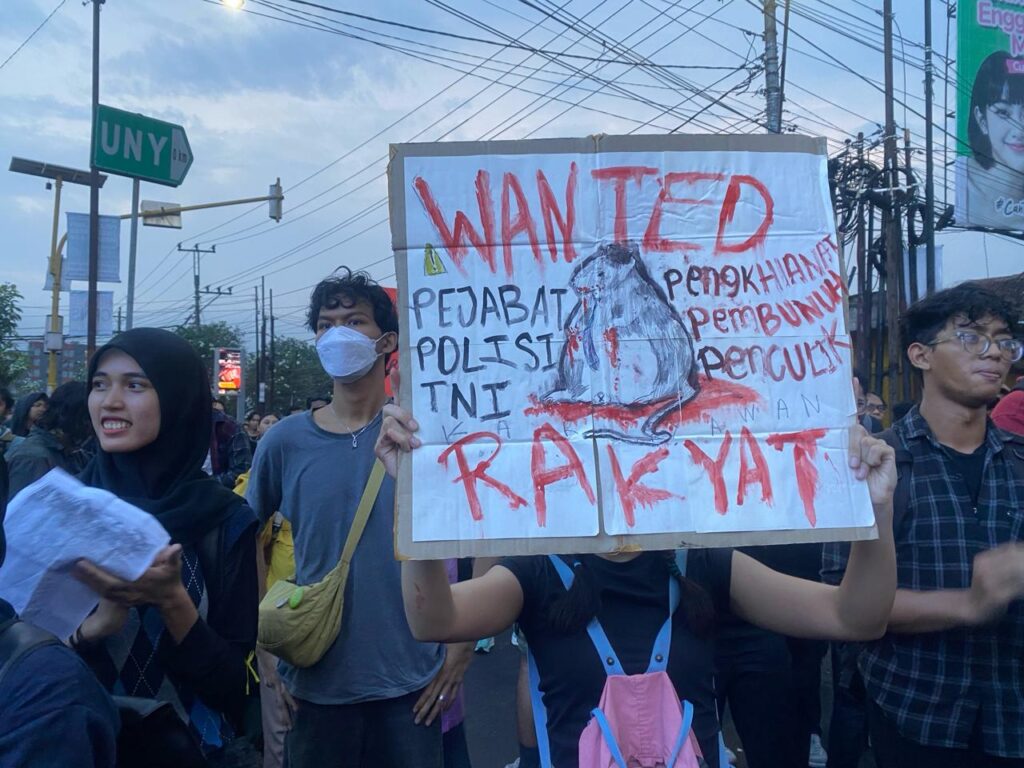"Bunyikan Klakson Kalau Kalian Resah sama Pemerintah" - Massa Aksi di Gejayan Soroti Harga BBM hingga Pelemahan Rupiah.MOJOK.CO