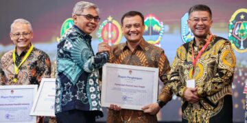 Pemerintah Provinsi (Pemprov) Jawa Tengah (Jateng) meraih penghargaan dari Komisi Pemberantasan Korupsi (KPK) Program E-Learning Aparatur Negara (ASN) Berintegritas MOJOK.CO