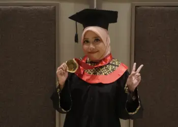 Dhia Hana Putri Saraswati mahasiswa Umsura dan Unair. MOJOK.CO