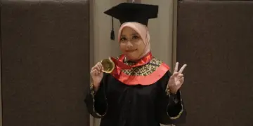 Dhia Hana Putri Saraswati mahasiswa Umsura dan Unair. MOJOK.CO