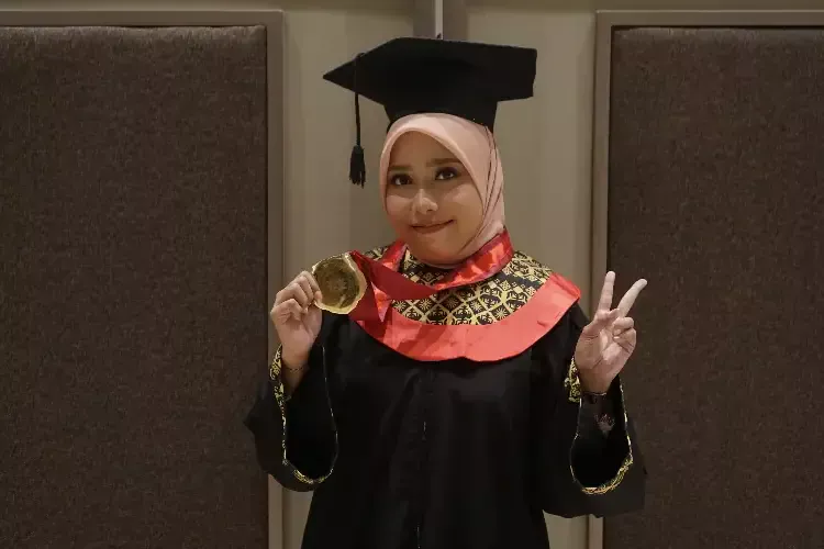 Dhia Hana Putri Saraswati mahasiswa Umsura dan Unair. MOJOK.CO