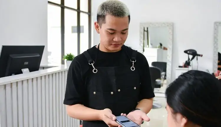 Transisi salon dari sistem pencatatan buku kucel ke aplikasi praktis MOJOK.CO