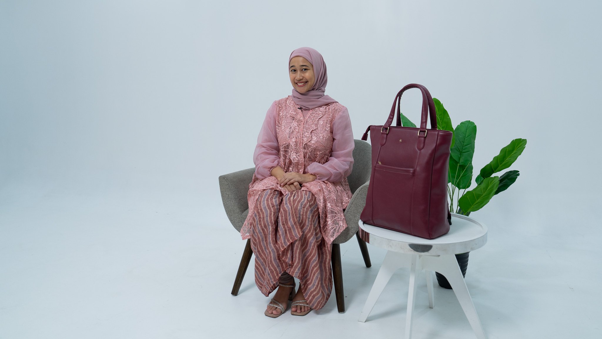 Malika Rizky Aninditha: Awardee Beasiswa LPDP University of Edinburgh, Skotlandia, pilih pulang ke Indonesia untuk bangun bisnis brand tas kerja lokal ternama MOJOK.CO