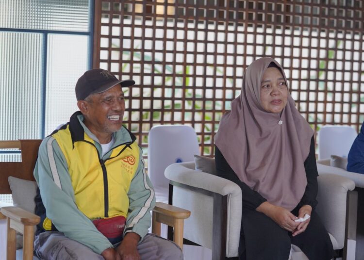 Orang tua Mutiara. MOJOK.CO